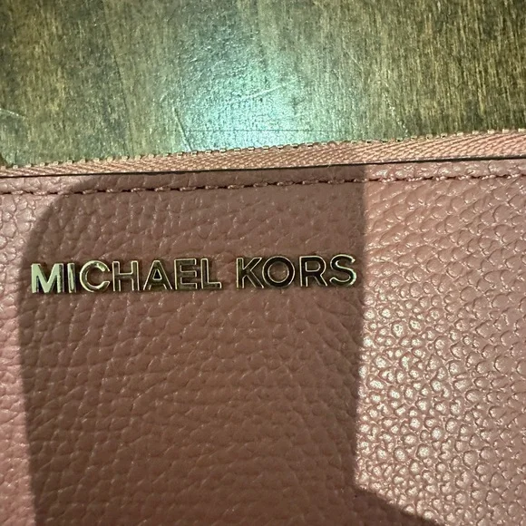 Micheal Kors Wristlet - Picture 4 of 4